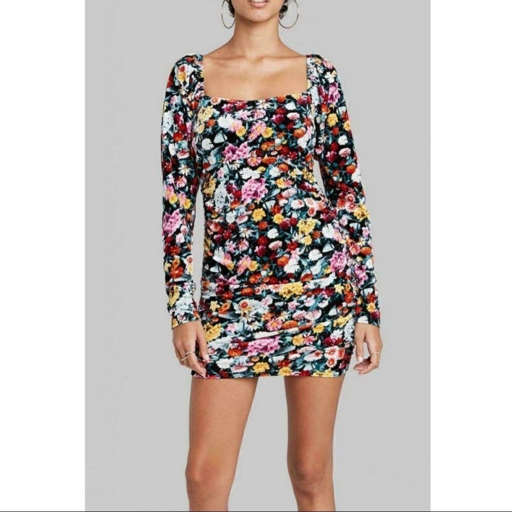 NWT fitted floral velvet long sleeve mini dress